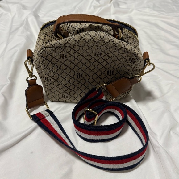 Tommy Hilfiger Crossbody Bag - Picture 3 of 3
